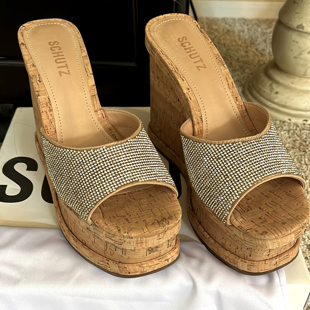 Schultz Dalle Crystal Wedge